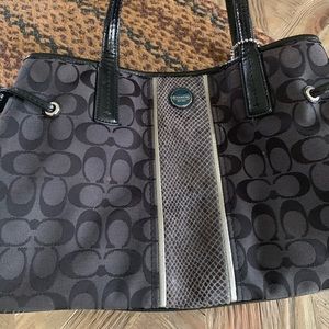 Classy Coach Purse 👛